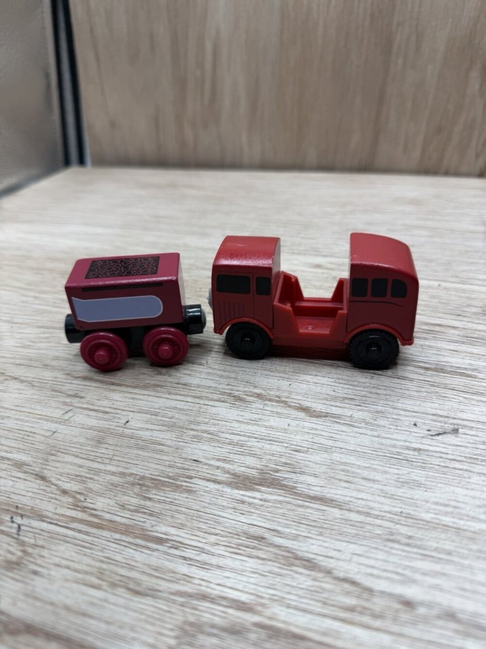 Thomas & Friends Wooden Railway Bertie the Bus GGG45 with Tender GGG84